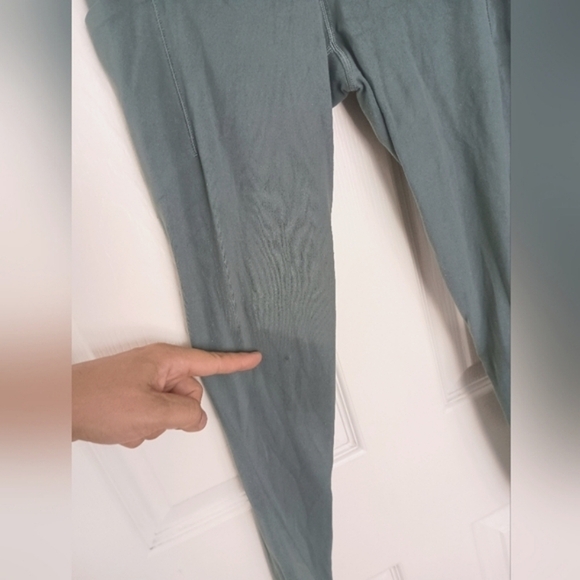 Athleta High Rise Salutation Leggings in Green - Picture 4 of 7